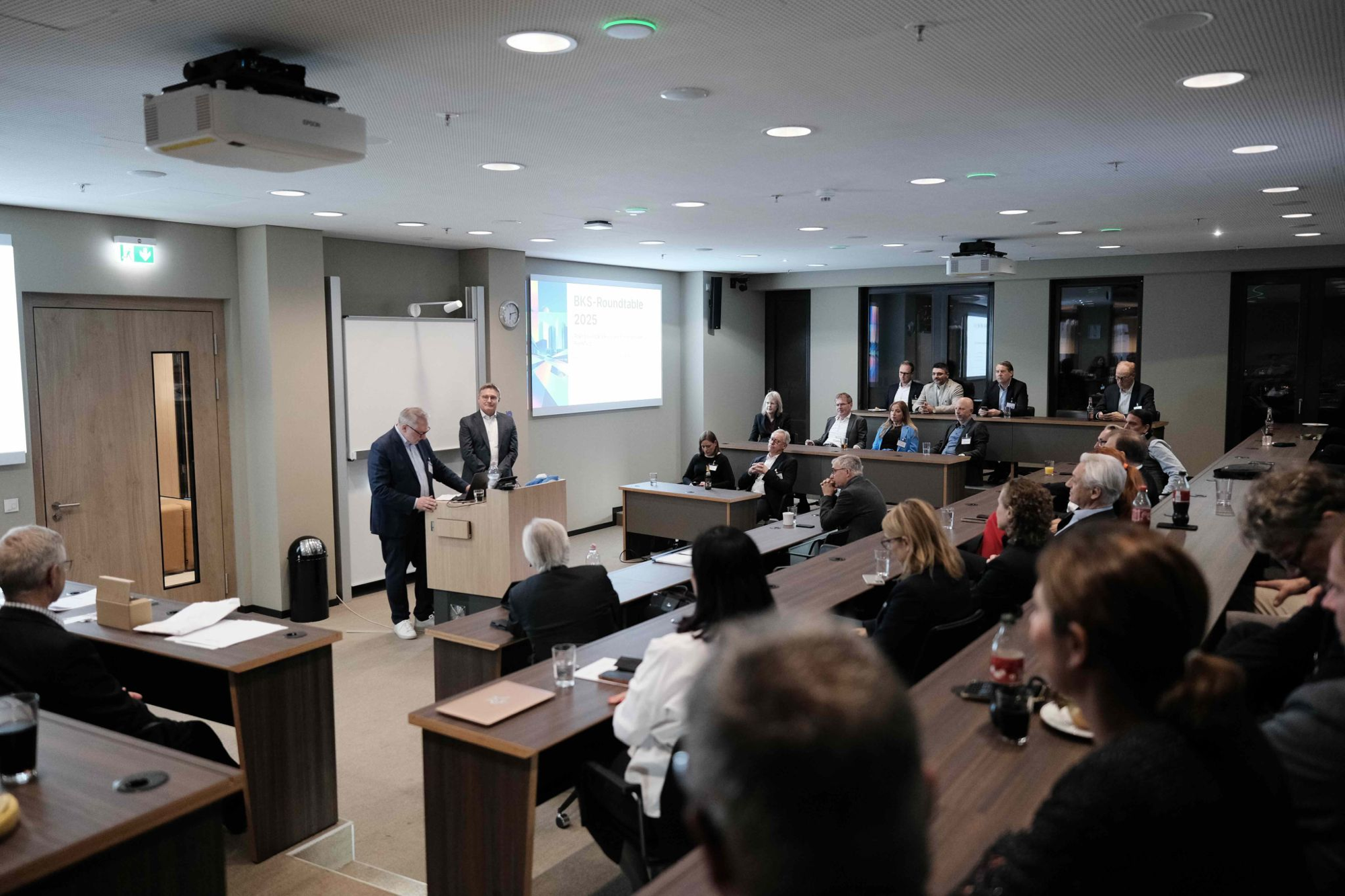 Teilnehmende beim BKS-Roundtable an der Frankfurt School of Finance & Management