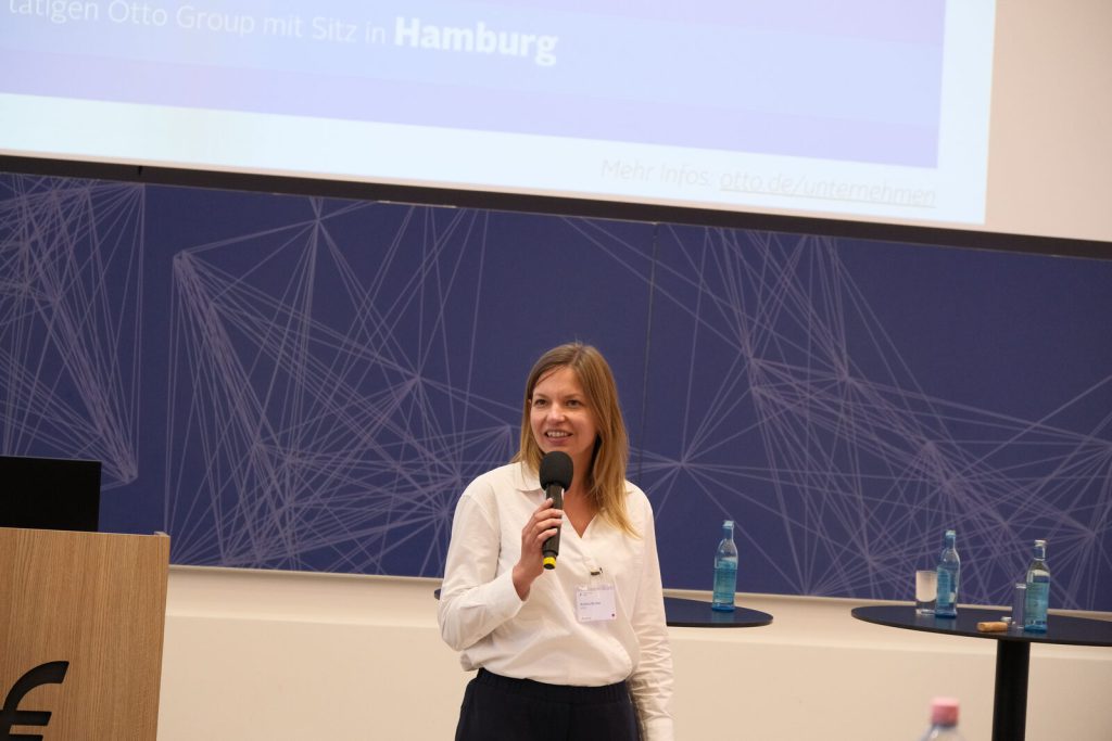 Andrea Becker (OTTO) bei ihrer Impuls-Keynote beim NPL FORUM 2026