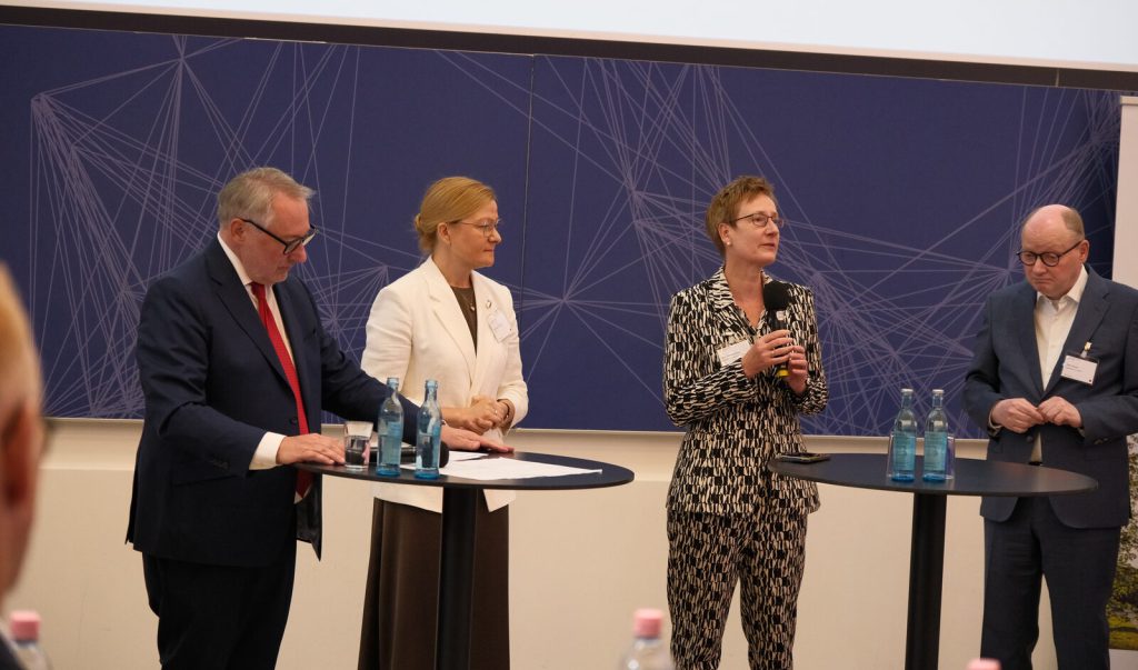 Keynote-Panel zur Zukunft des Privatkundenkredits beim NPL FORUM 2026
